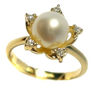 .585 Gold Pearl & Diamond Ring